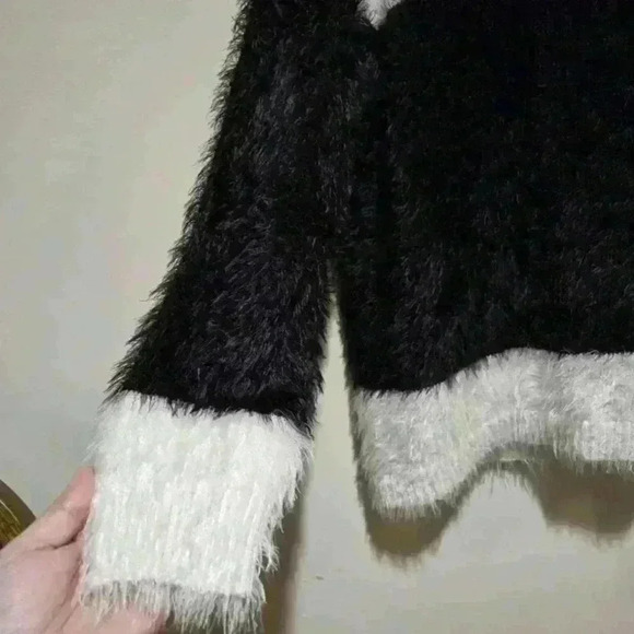 Vince Camuto Women's Black Off-White Colorblock Soft Eyelash Sweater Size S #224 - Picture 3 of 4